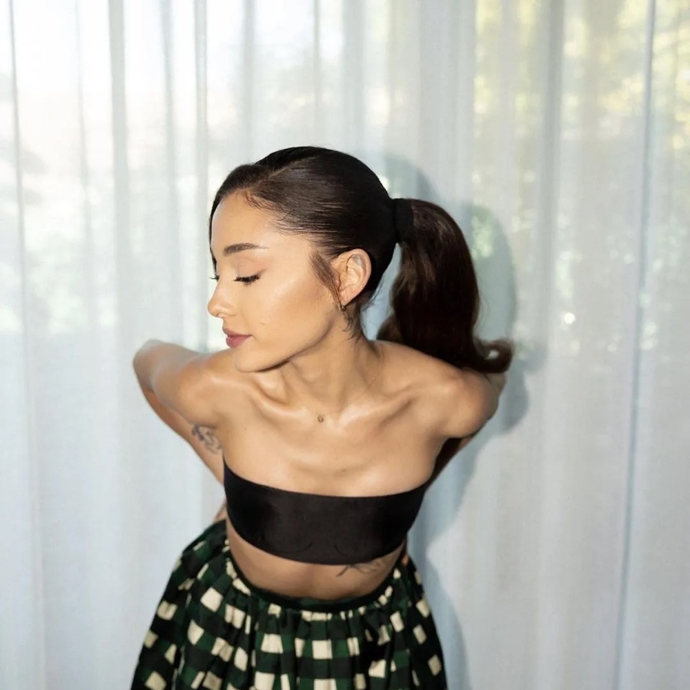 ARIANA GRANDE MERCH BUNDLES